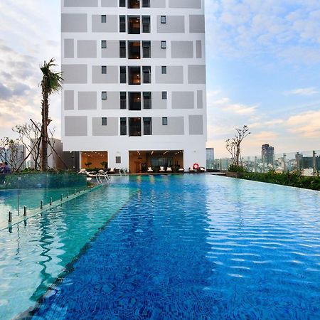 Central Business District Rivergate Apartment - Free Pickup & Pool ホーチミン市 エクステリア 写真