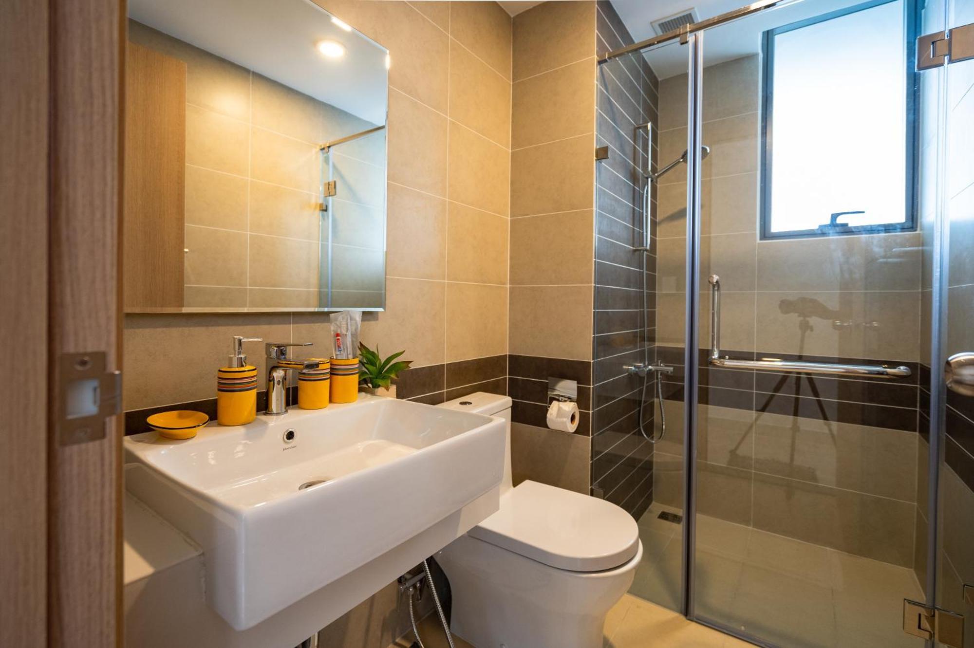 Central Business District Rivergate Apartment - Free Pickup & Pool ホーチミン市 エクステリア 写真