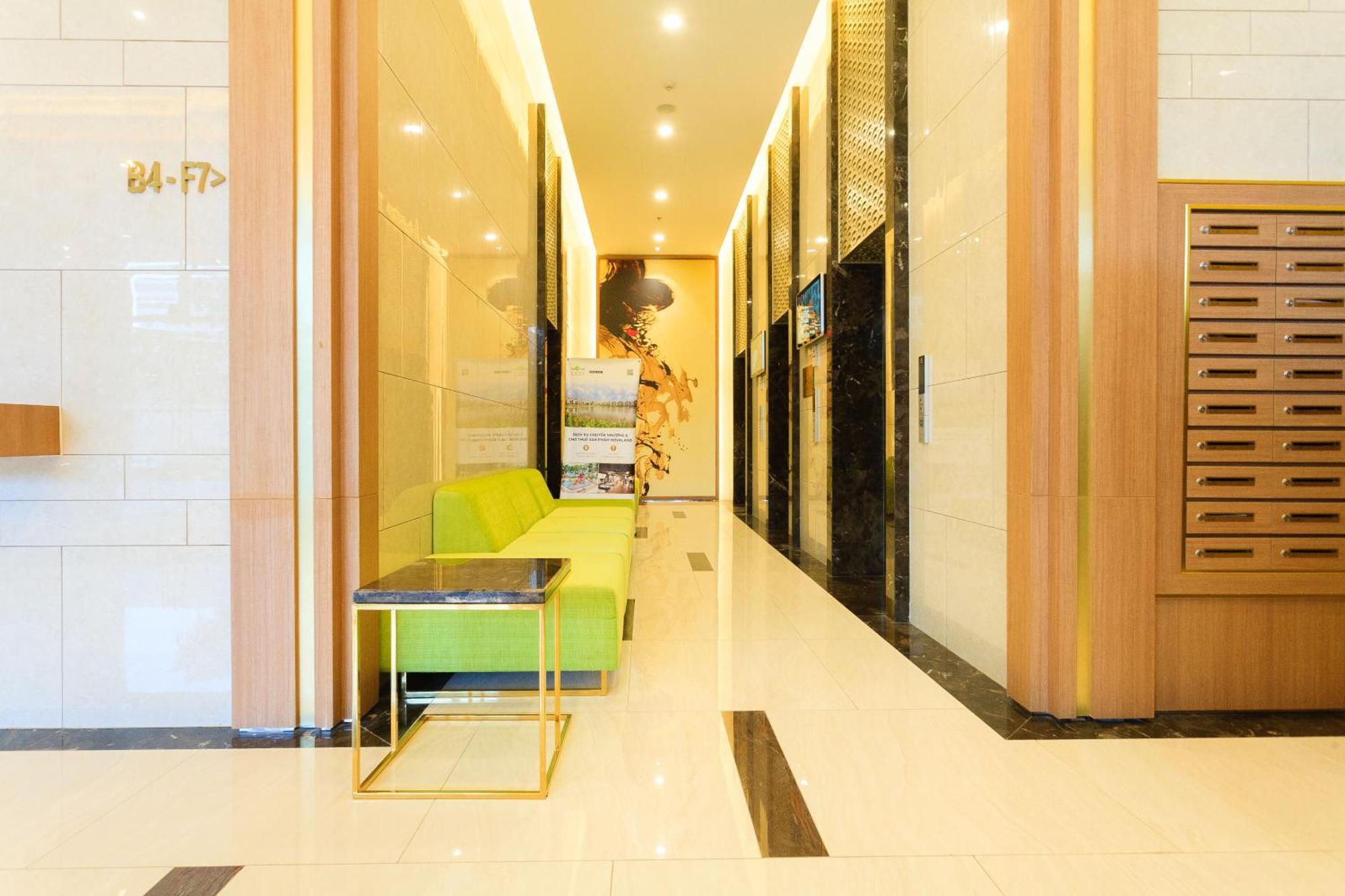 Central Business District Rivergate Apartment - Free Pickup & Pool ホーチミン市 エクステリア 写真