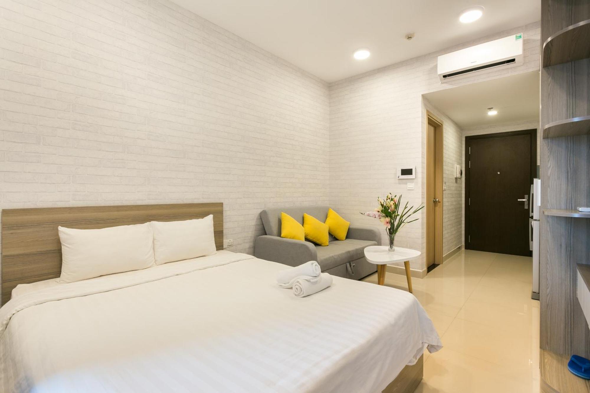 Central Business District Rivergate Apartment - Free Pickup & Pool ホーチミン市 エクステリア 写真